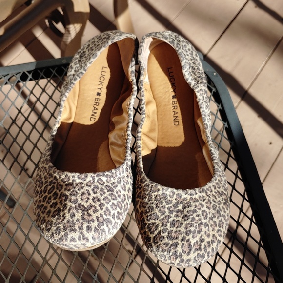 Lucky Brand Leather Flats EUC Run small - Picture 2 of 4
